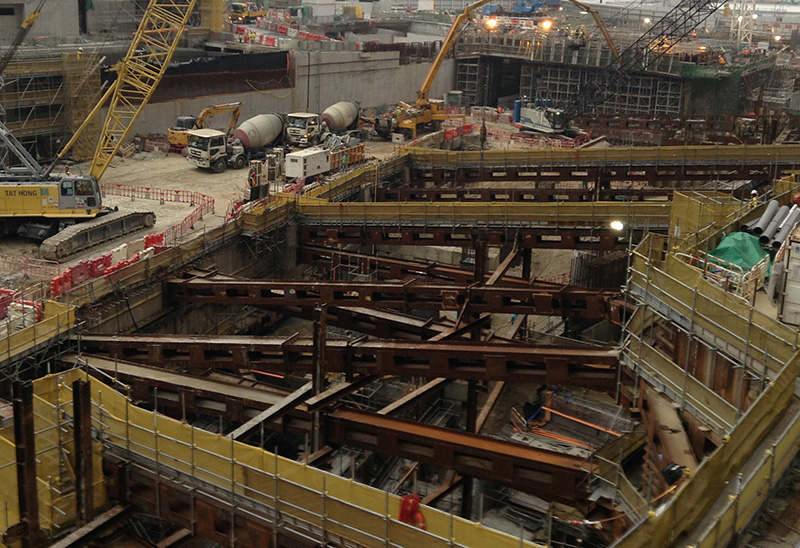 Cross lot bracing, Hong Kong fast rail station